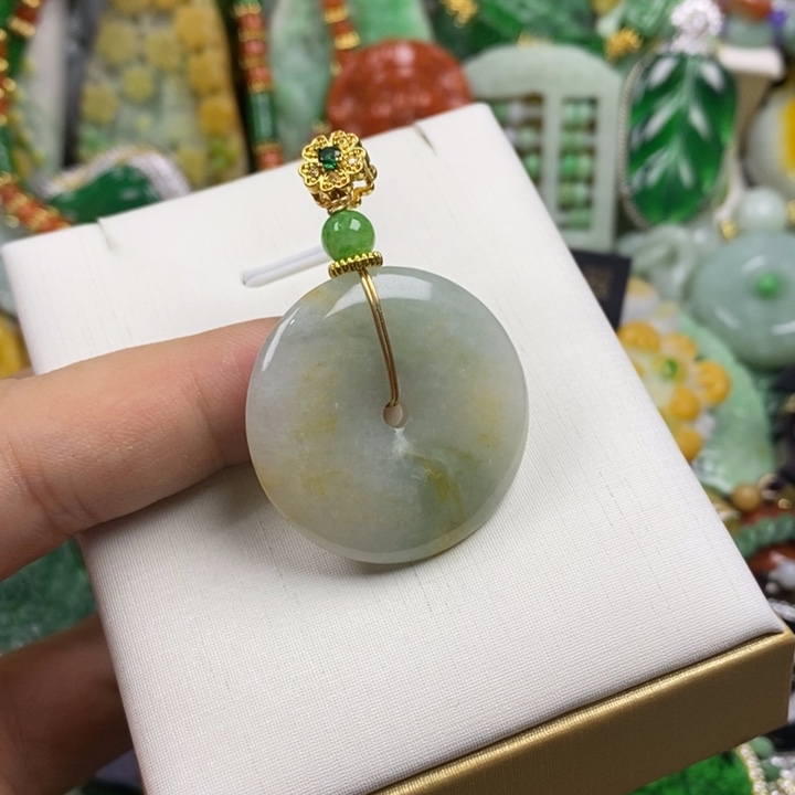 翡翠未镶嵌吊坠(赠链)