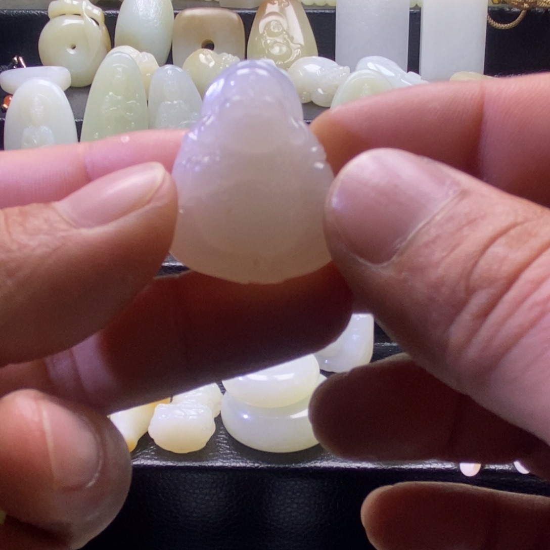 微***儿和田玉未镶嵌颈饰