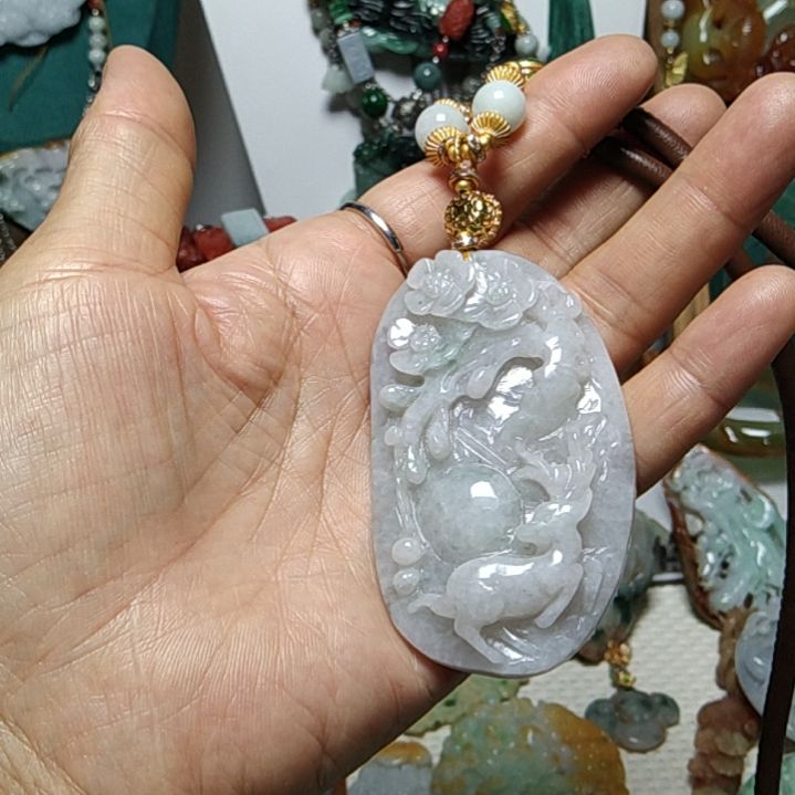 翡翠吊坠(赠链)未镶嵌