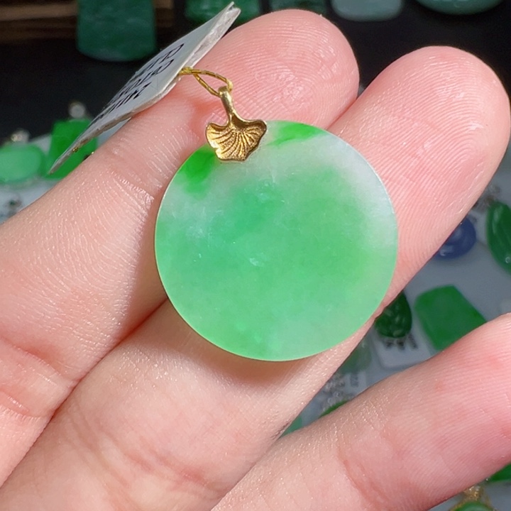 翡翠挂件18K金镶嵌翡翠