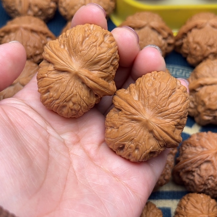 文玩核桃把件元宝 有修