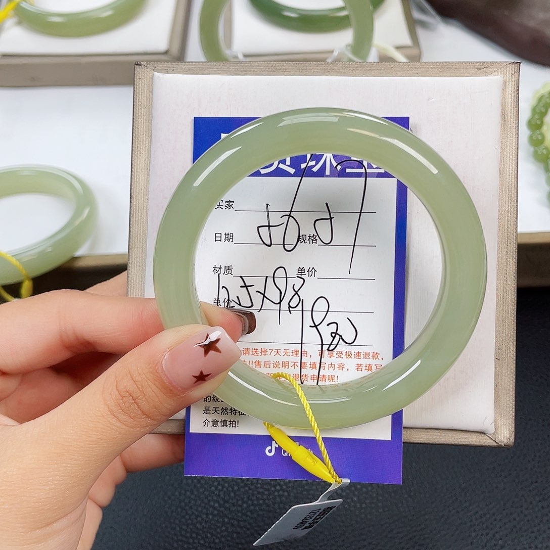 和田玉手镯未镶嵌ゞ****、