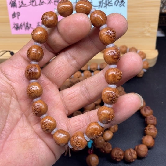 龙纹桃核福字手串