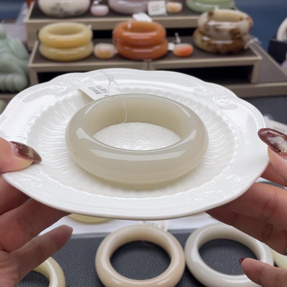 石英质玉未镶嵌手镯