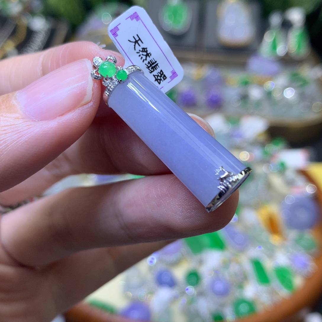 颈饰18K金镶嵌翡翠