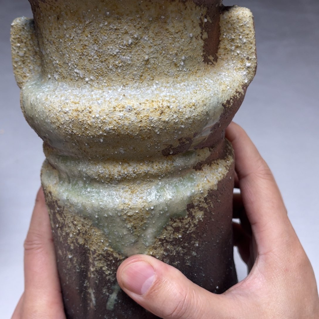 瓷片静*慧密密麻麻地排列着一个