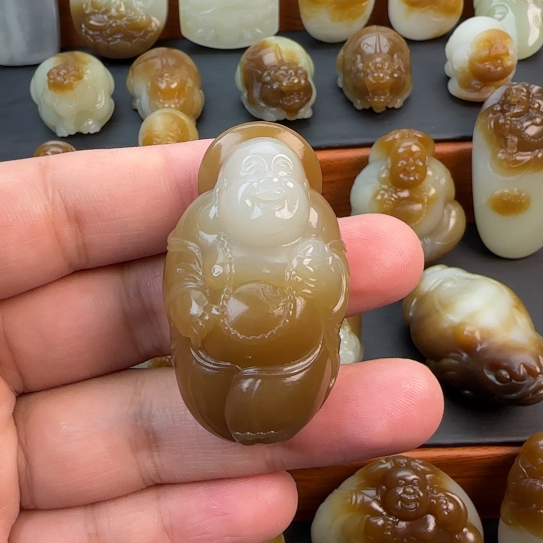 和田玉（糖玉）颈饰未镶嵌一*梅