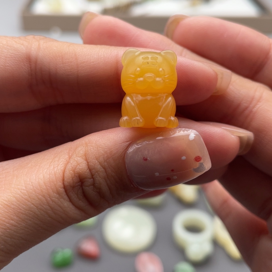 石英质玉（黄龙玉）颈饰合金
