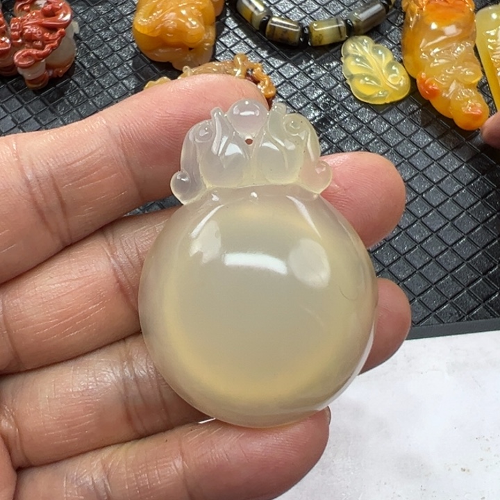 石英质玉（黄龙玉）颈饰未镶嵌