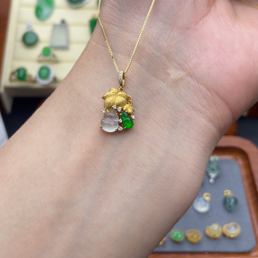 翡翠吊坠(不含链)18K金镶嵌