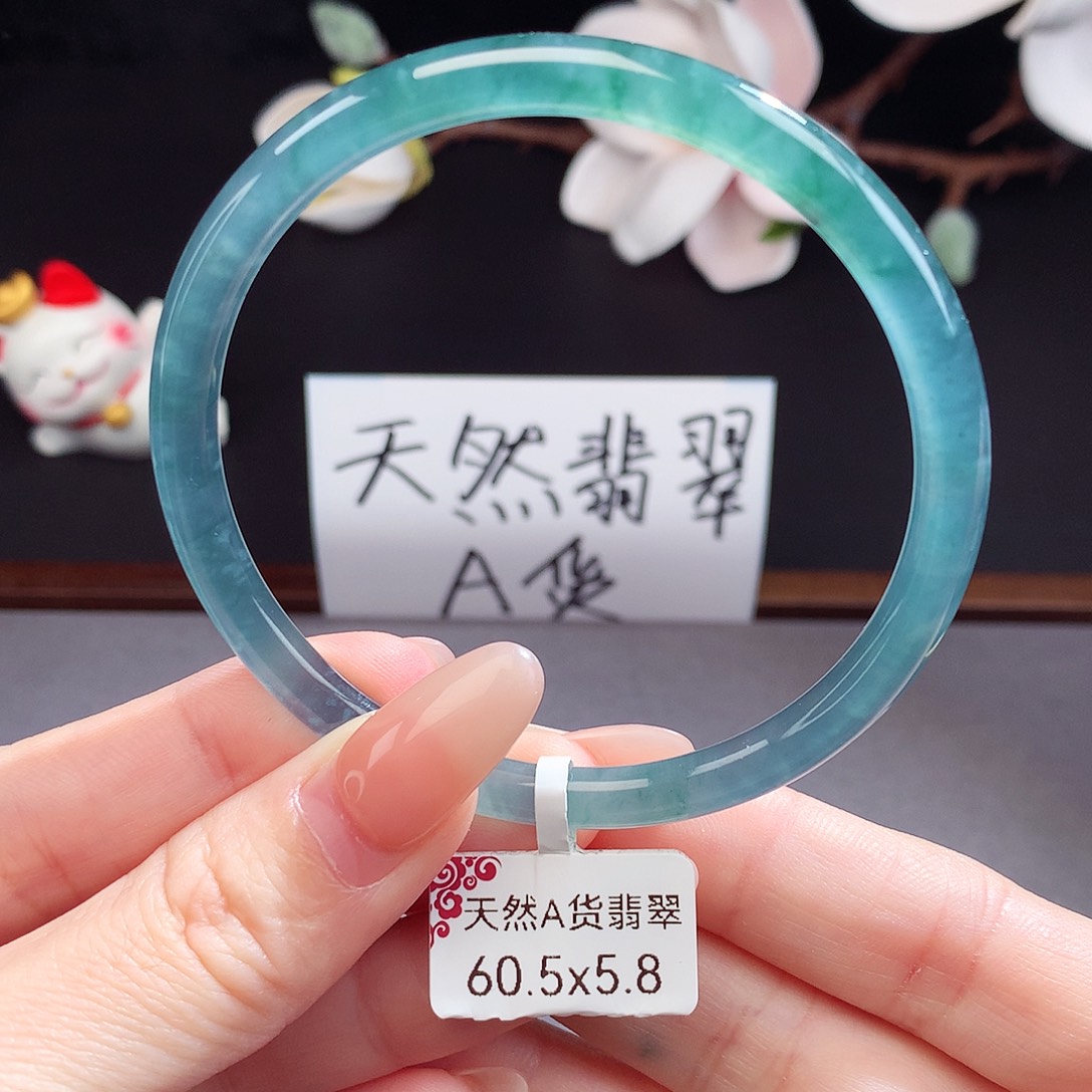 翡翠手镯（圆镯）未镶嵌中***化