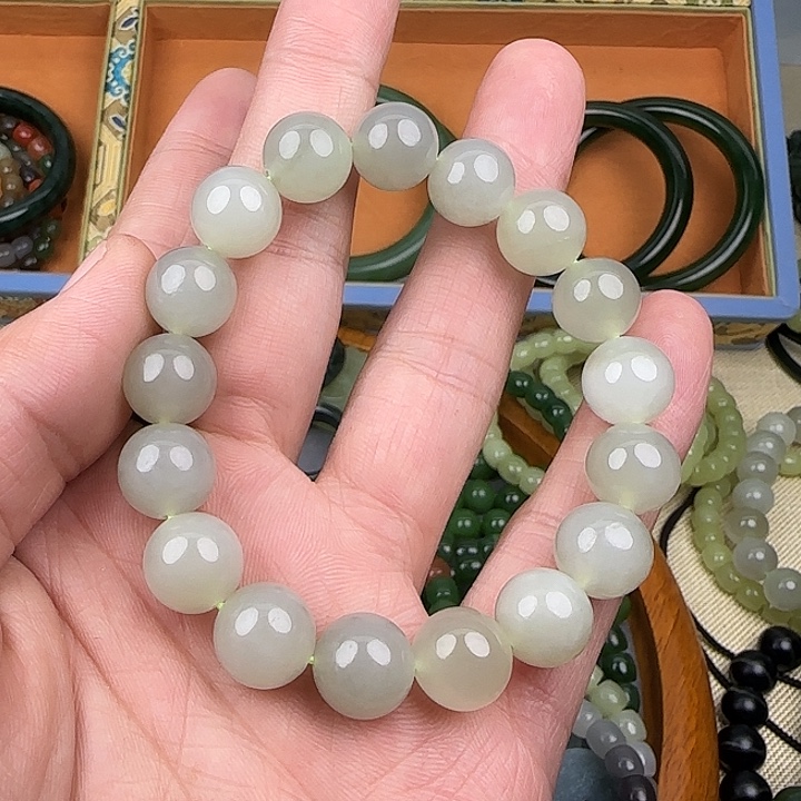 和田玉未镶嵌颈饰卡12福利