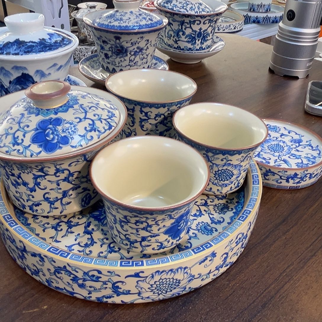 这些盖碗很漂亮！！！