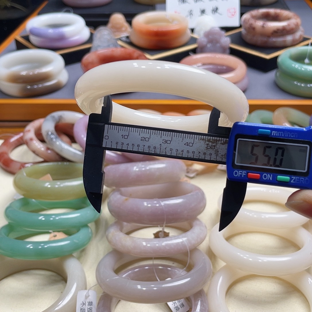 未镶嵌手镯石英岩玉