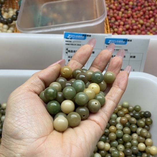 白玉菩提吊坠微瑕12青提圆100卡灯牌宠100