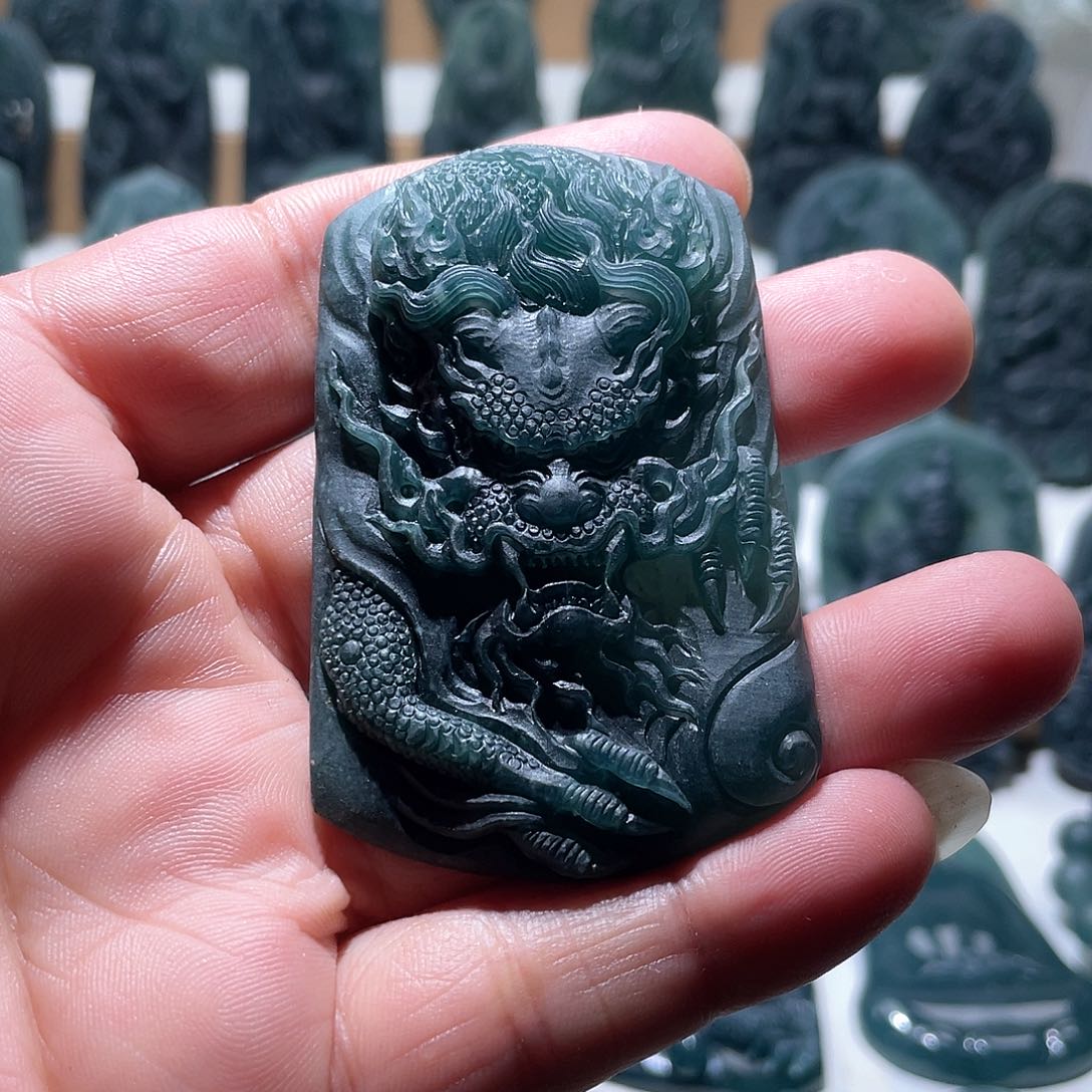 定制翡翠未镶嵌龙