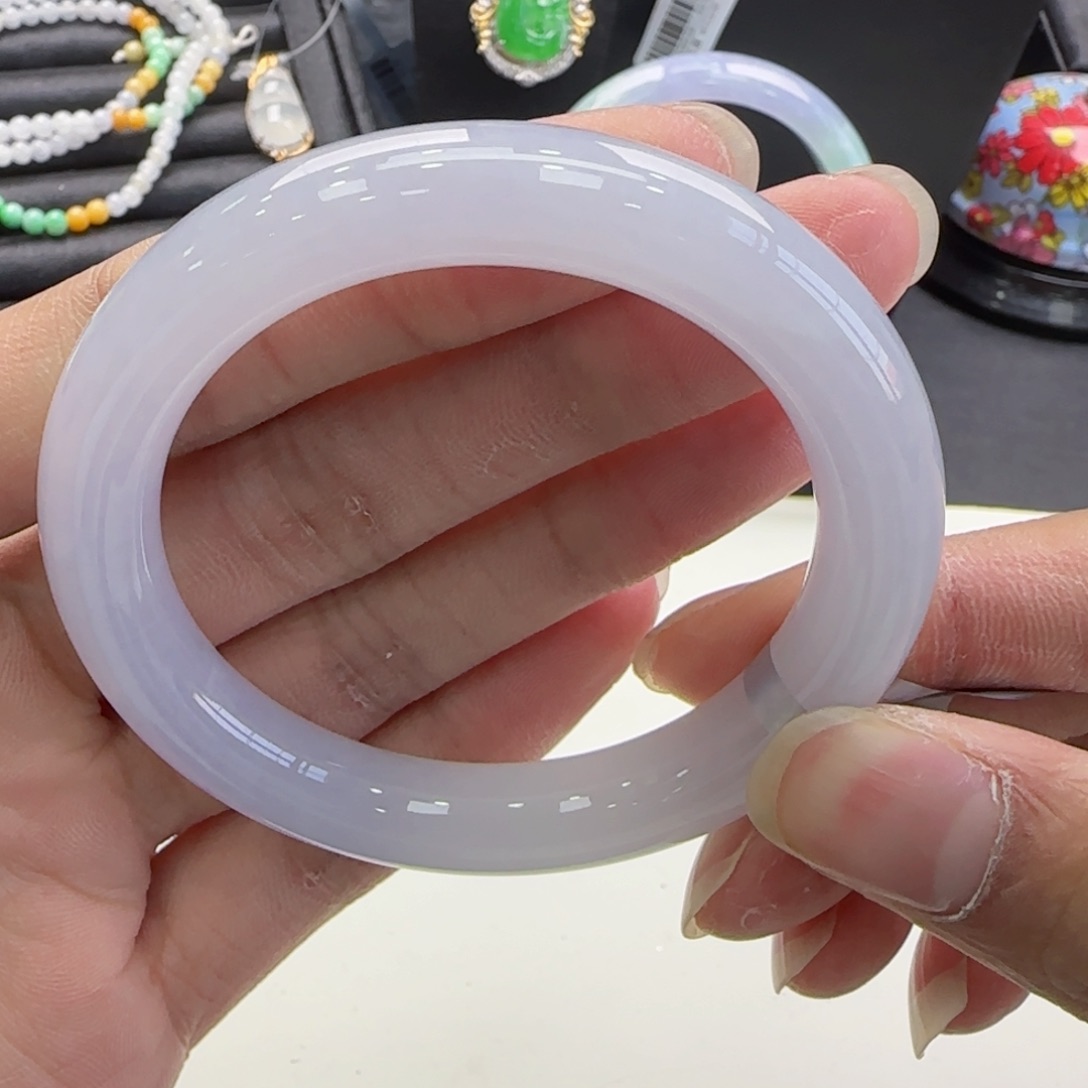 翡翠手镯未镶嵌翡翠手镯