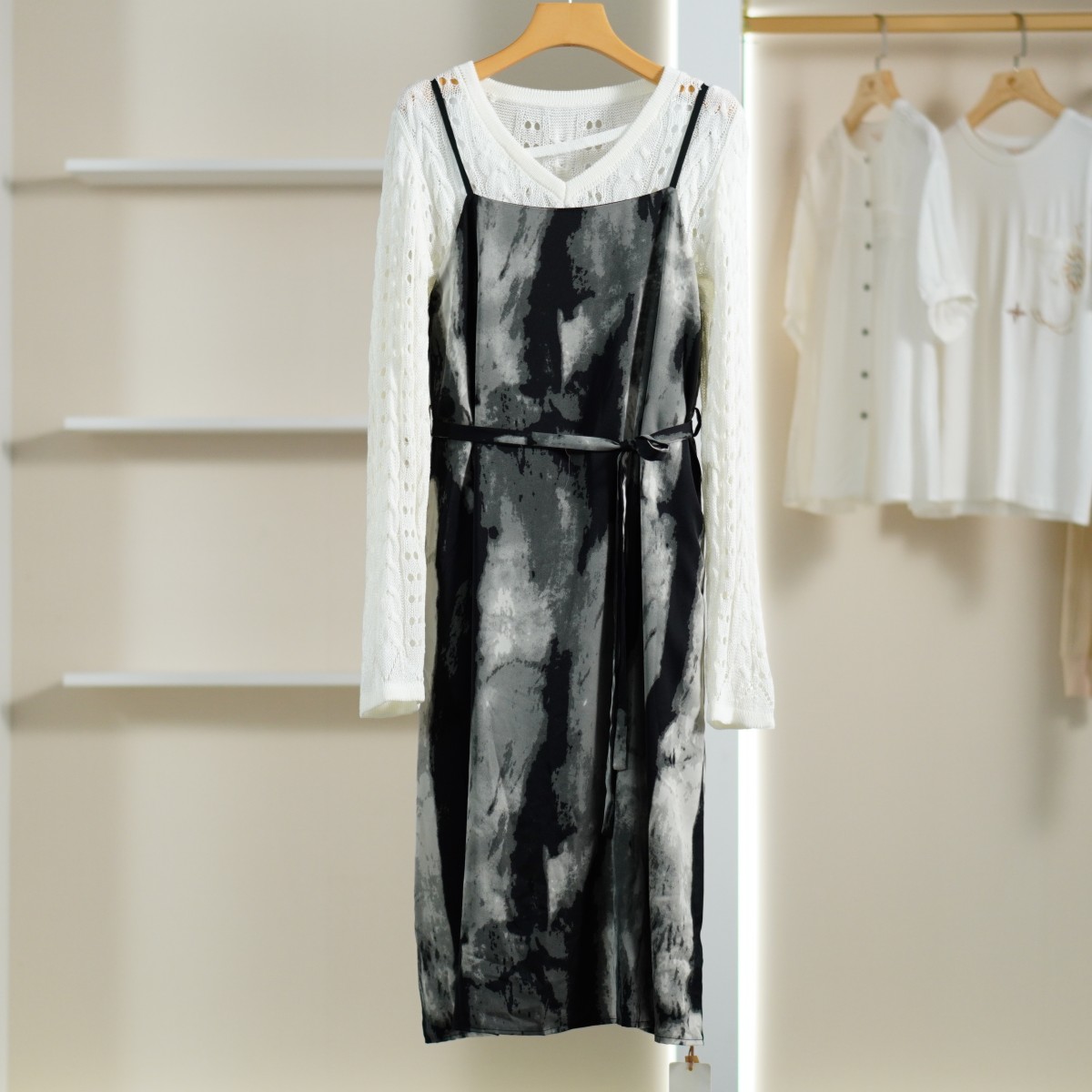 【诗M】Z016  女装时尚针织镂空上衣吊带连衣裙套装白色2387652