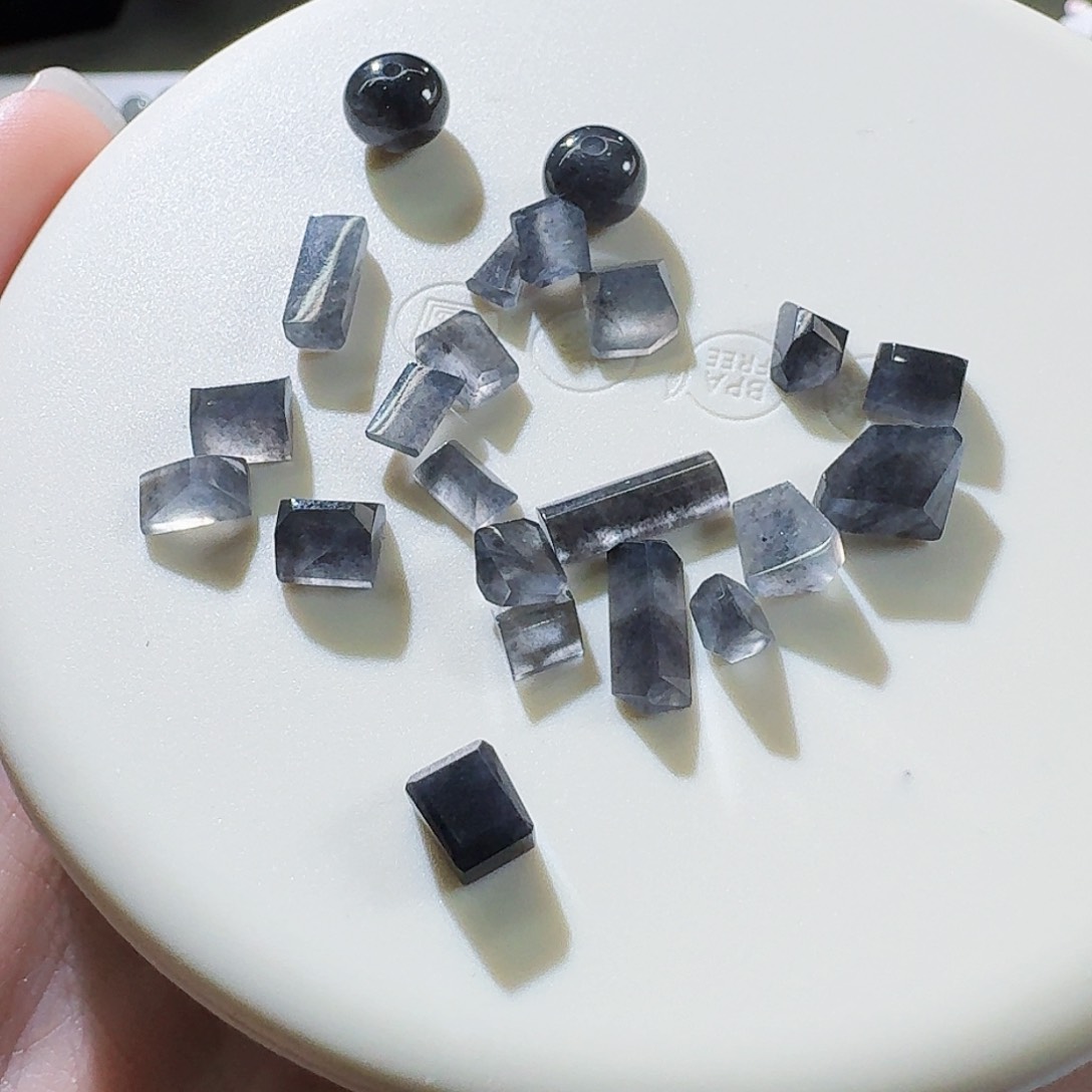 翡翠颈饰未镶嵌乌鸡福利价