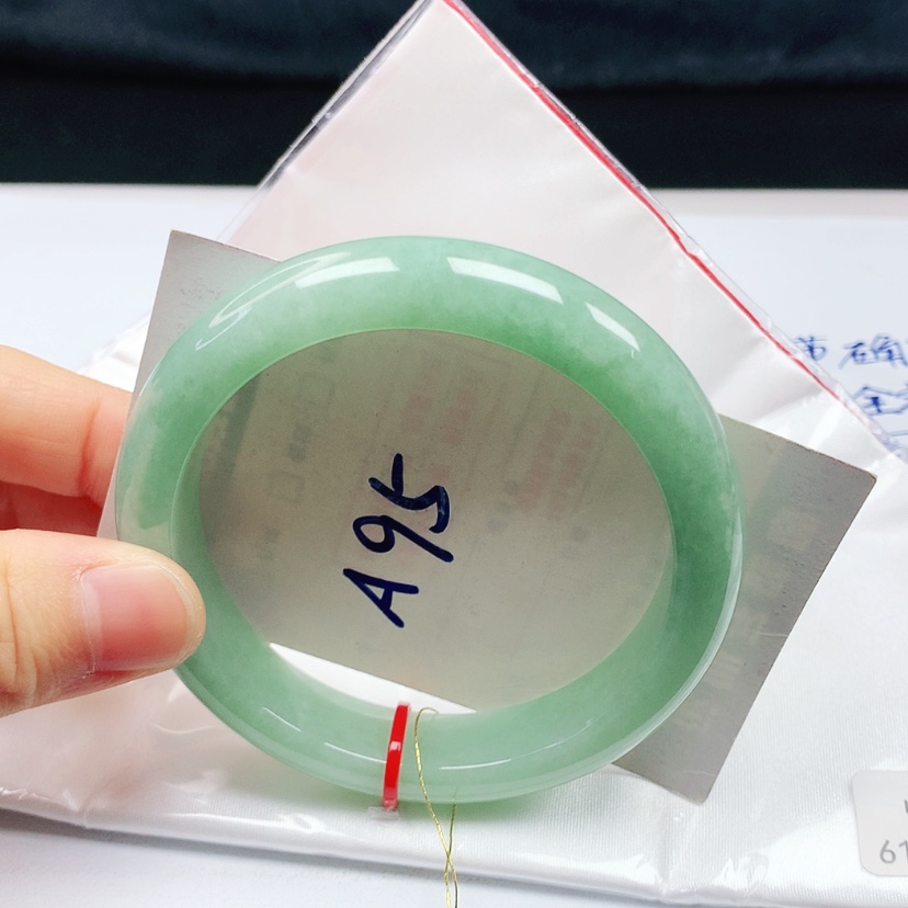 【闪购商品】翡翠手镯未镶嵌61圈口