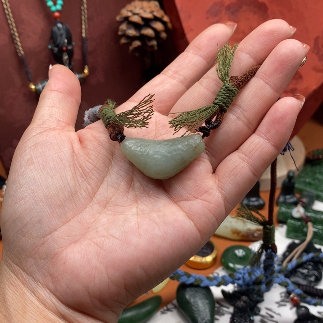 和田玉未镶嵌颈饰