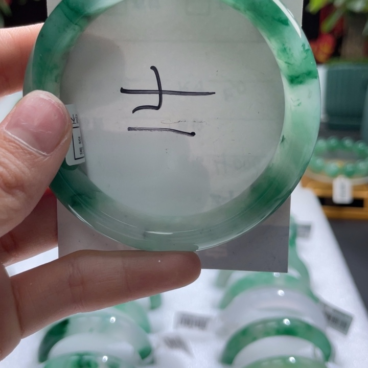 石英质玉手镯未镶嵌