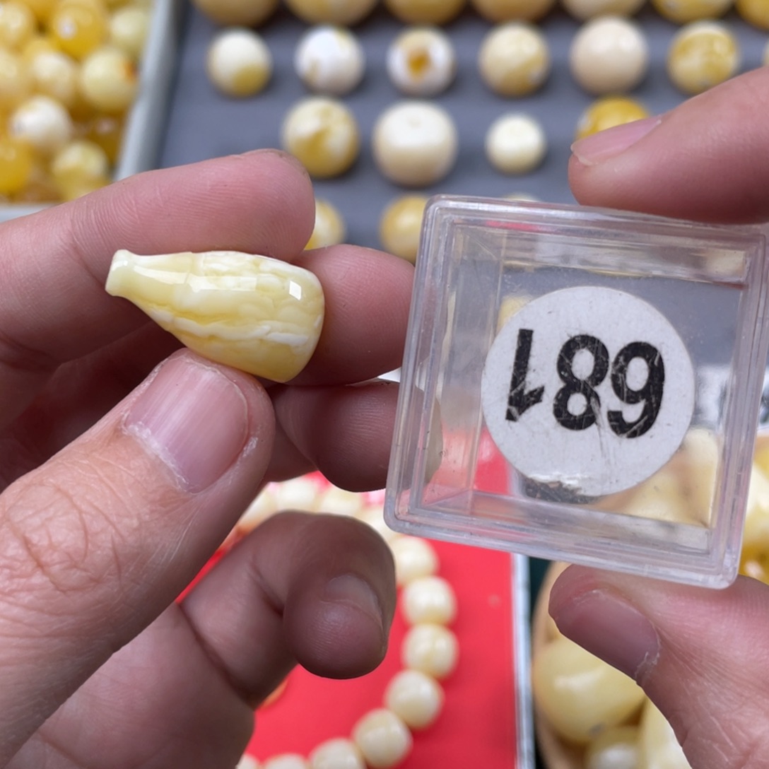 蜜蜡珠宝奇石未镶嵌