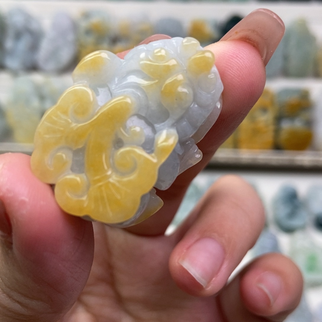 翡翠吊坠(赠链)未镶嵌