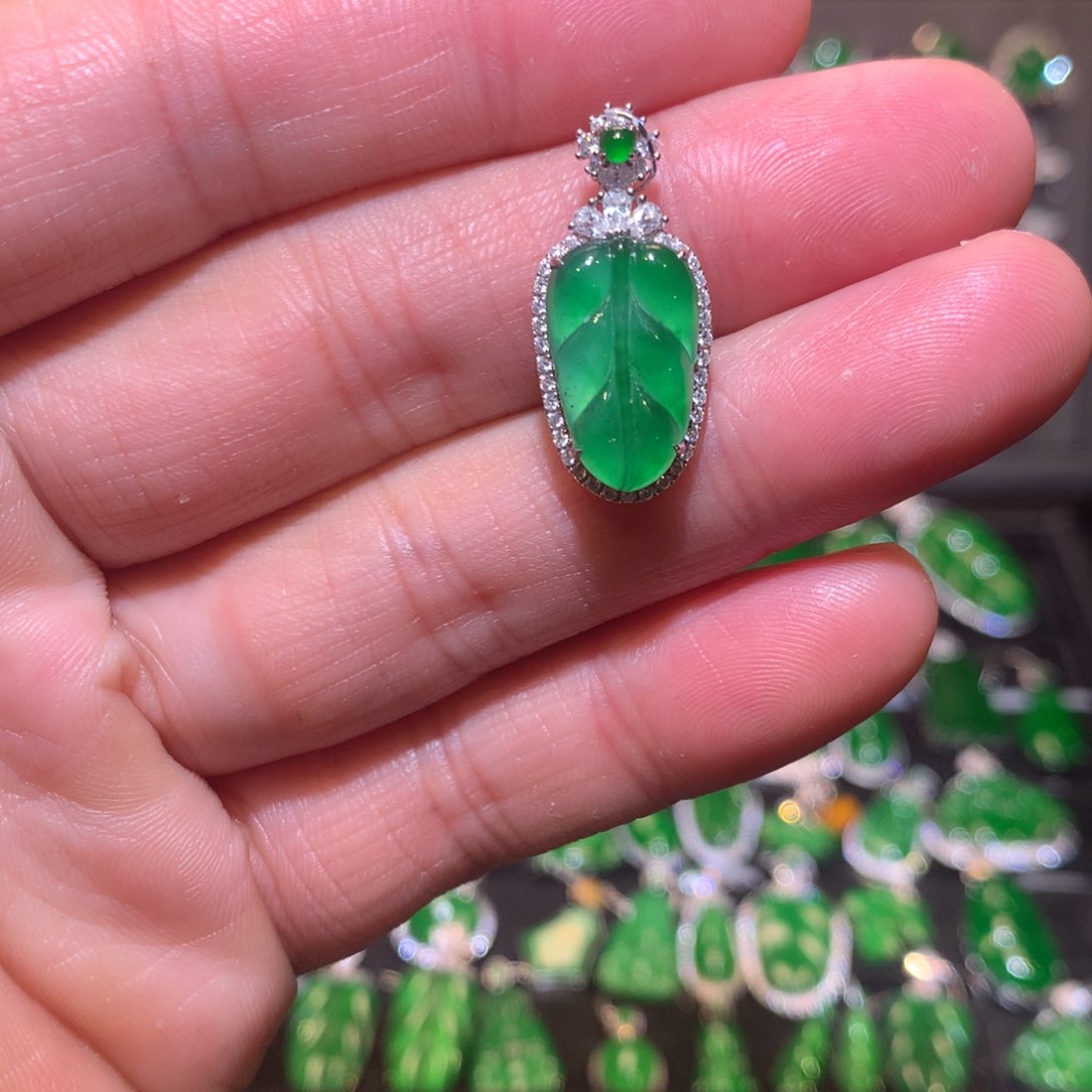 翡翠吊坠(不含链)18K金镶嵌天然翡翠