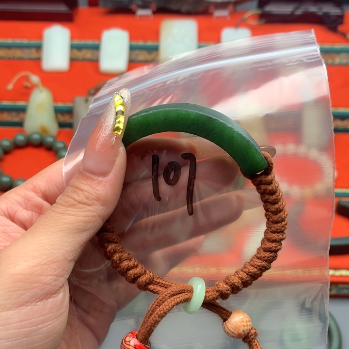 和田玉（糖玉）颈饰未镶嵌乘****帆