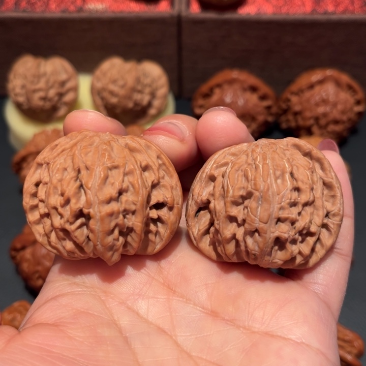 文玩核桃吊坠蝴蝶磨