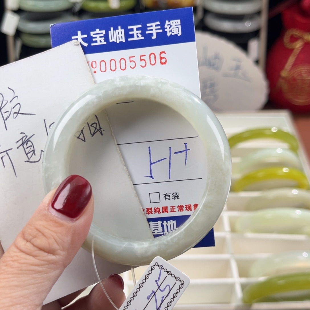 蛇纹石玉手镯未镶嵌