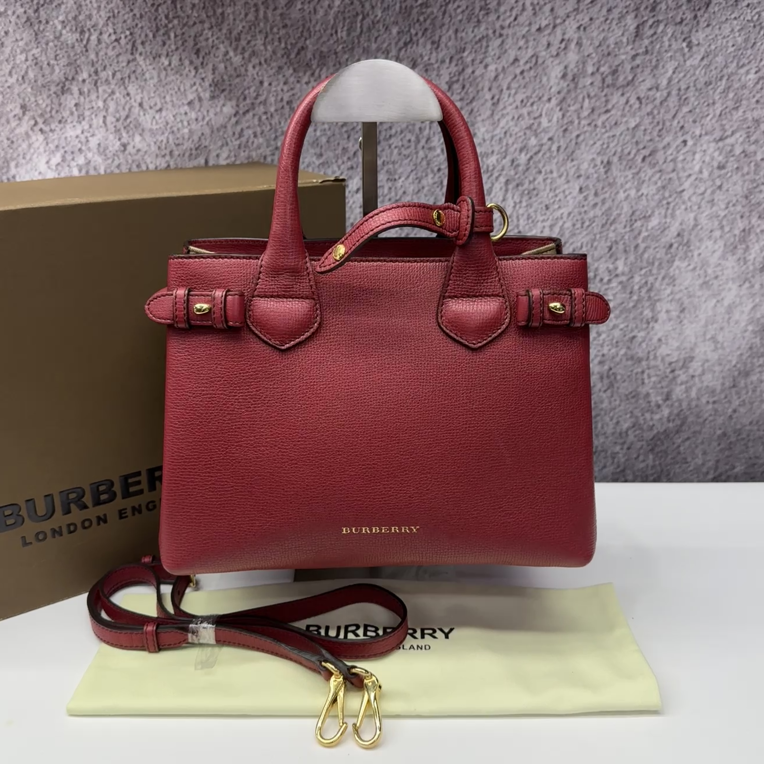 95新 BURBERRY/博柏利 红色banner单肩包/非真假不退补不换