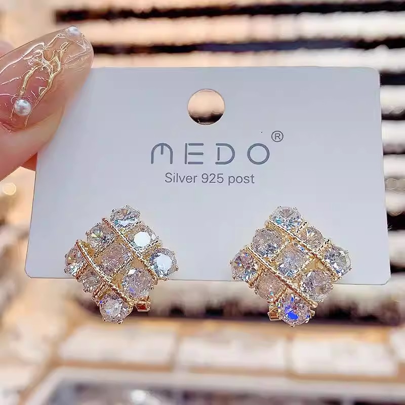 铜合金合成锆石耳饰 精致名媛超闪小香风轻奢耳钉耳环高级感气质