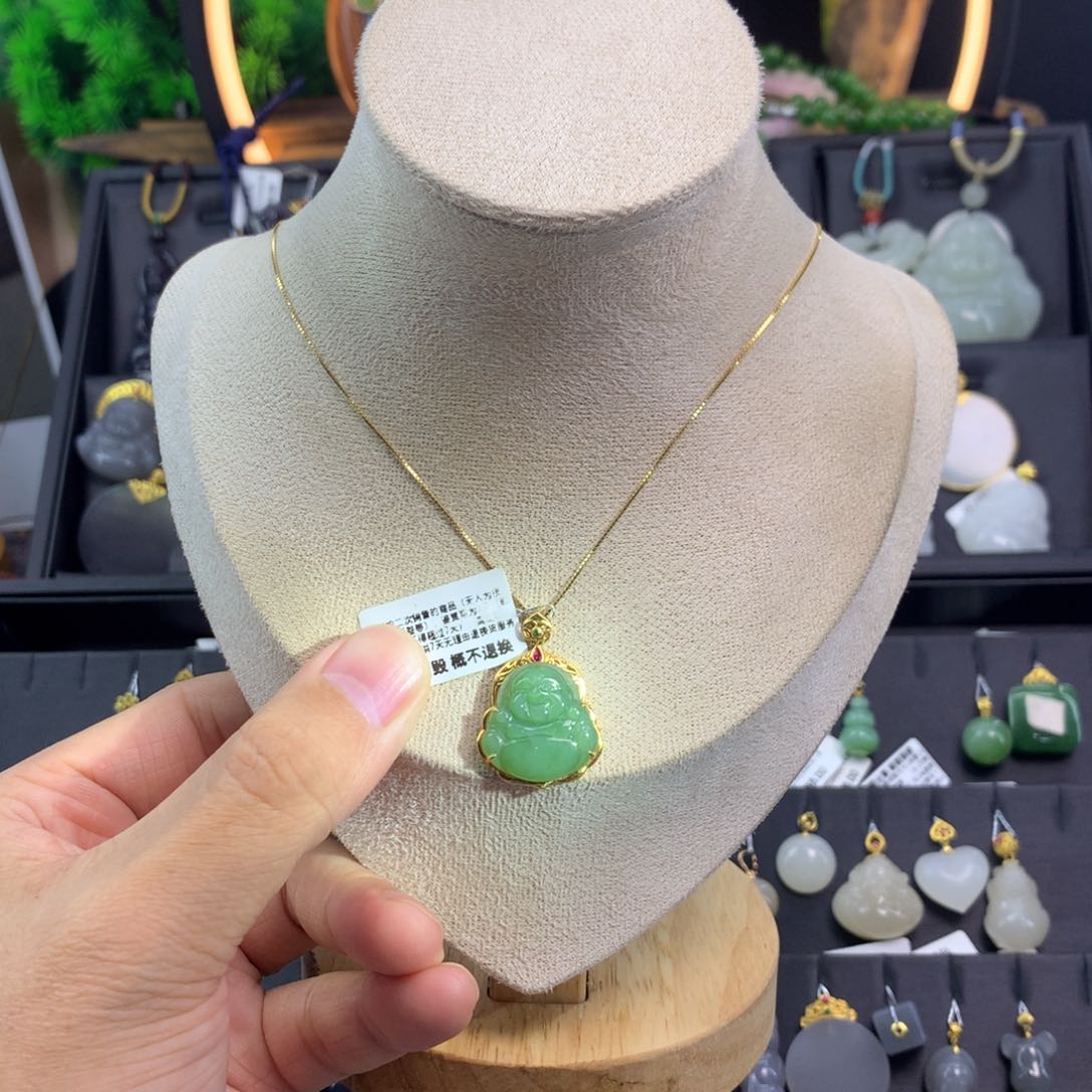 和田玉吊坠18K金镶嵌