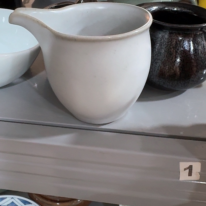 主人杯一个，瓷。。瓷品茗