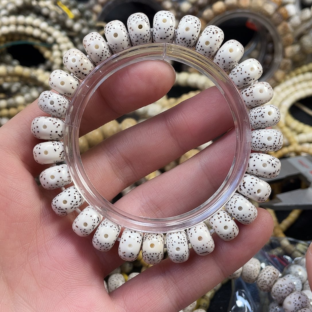 猴头核桃吊坠脱脂料藏式桶珠月留白