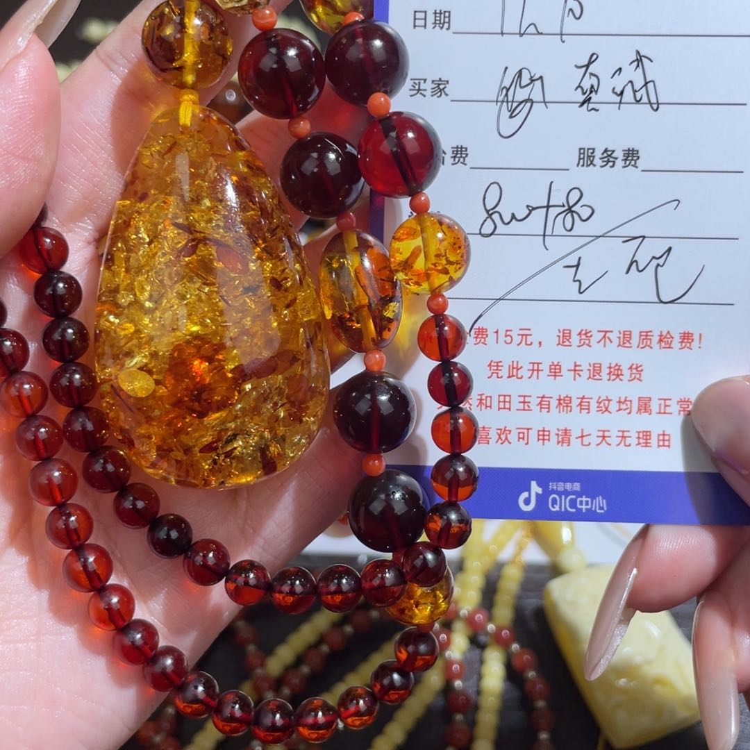 琥珀颈饰未镶嵌真**待不退