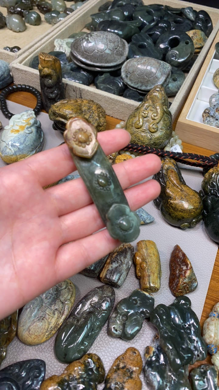 河磨玉如意手把件