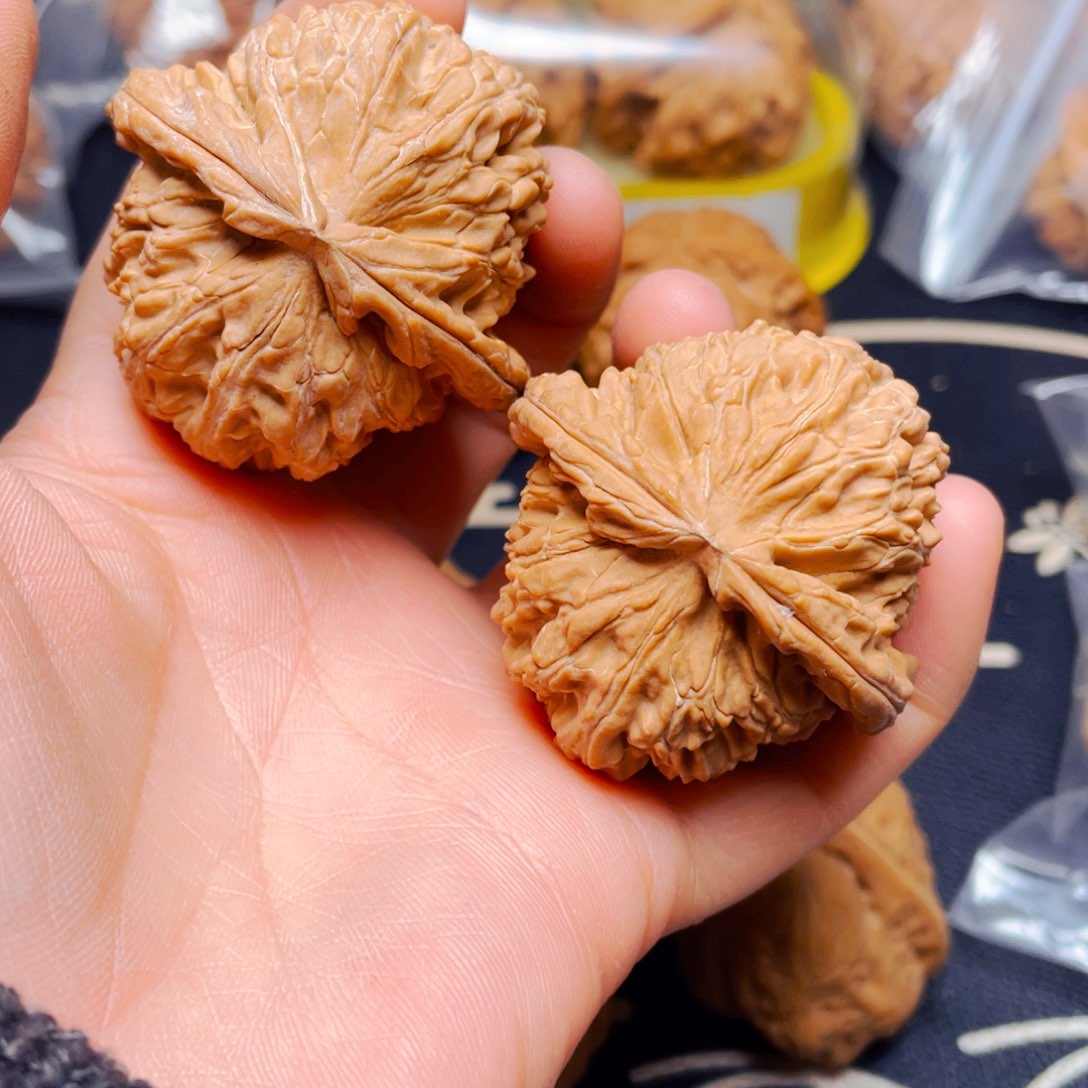 吊坠文玩核桃闷白狮子