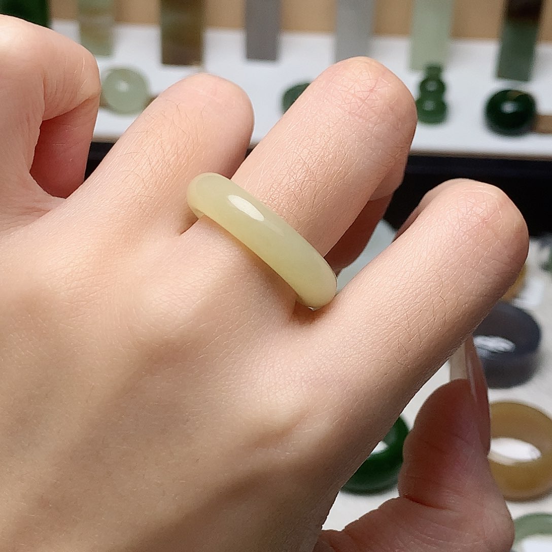 未镶嵌戒指和田玉