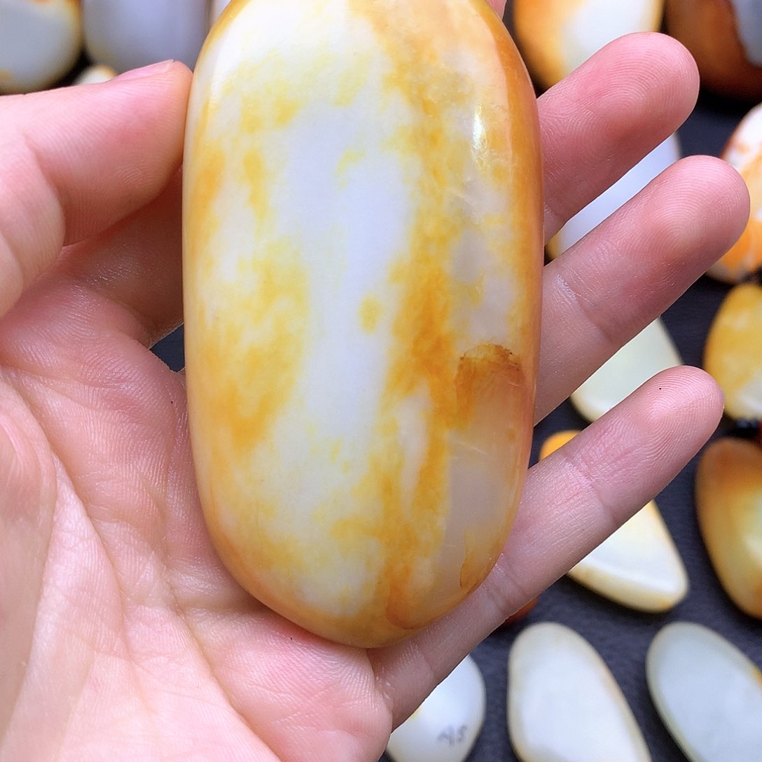 和田玉未镶嵌把件