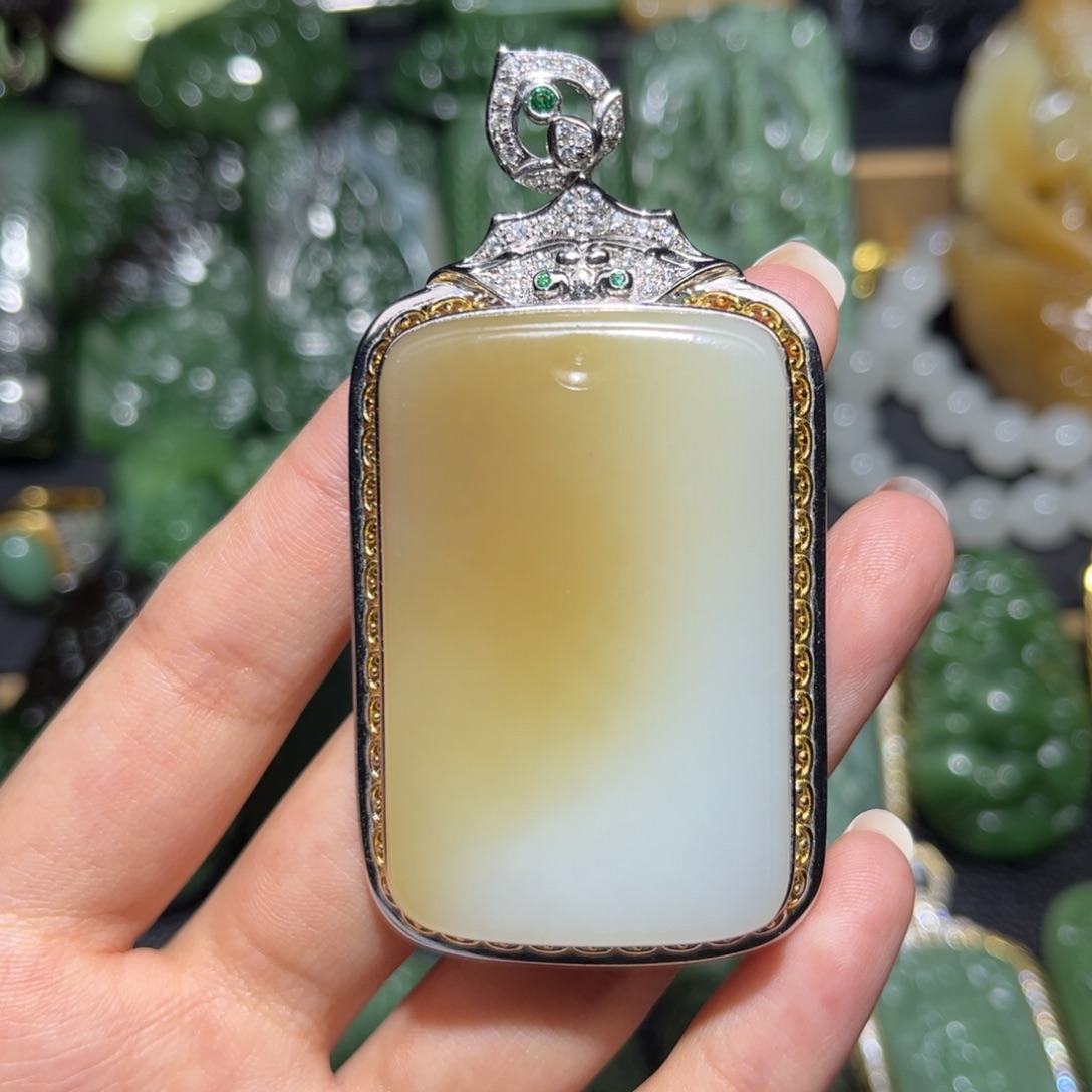 奶***水和田玉未镶嵌颈饰