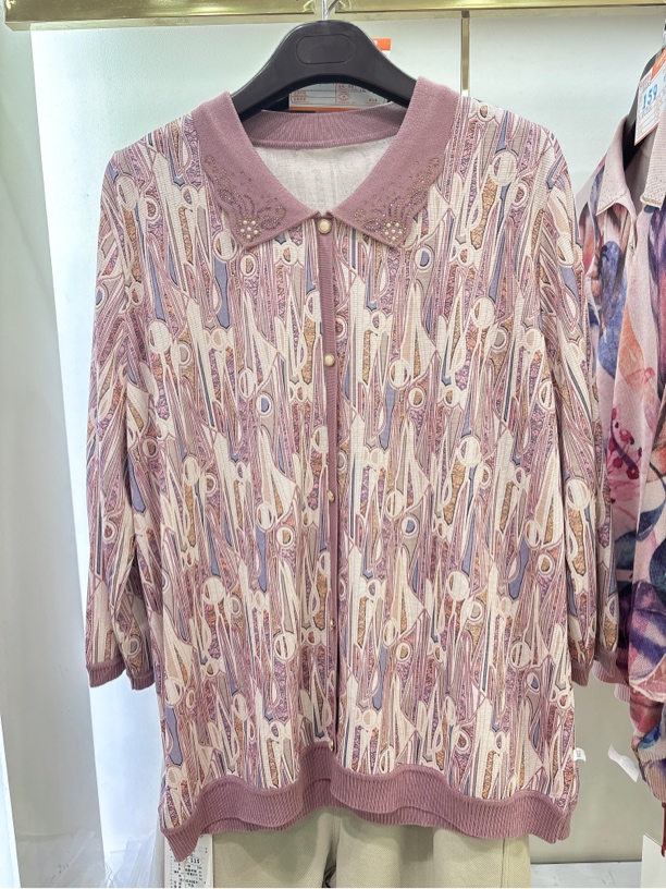 妈妈穿翻领七分袖