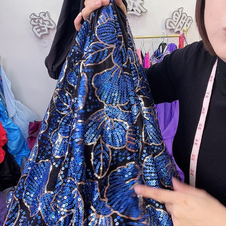 交谊舞厅的灯光真的绝