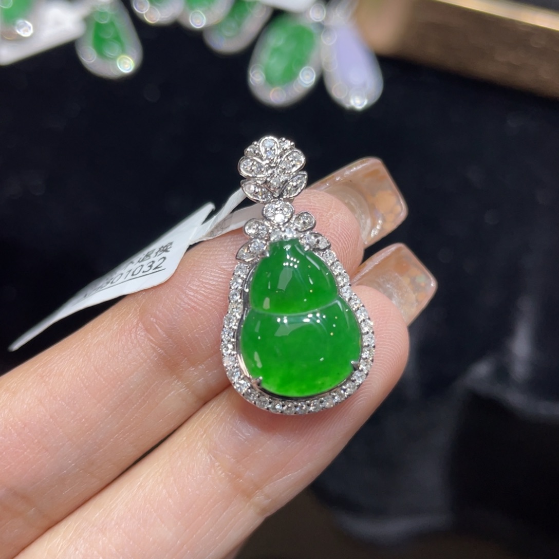 翡翠颈饰18K金镶嵌天然缅甸翡翠