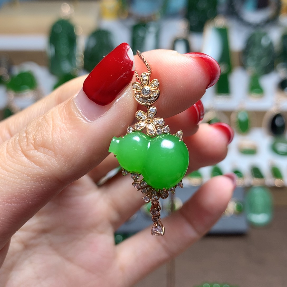 和田玉（碧玉）吊坠18K金镶嵌