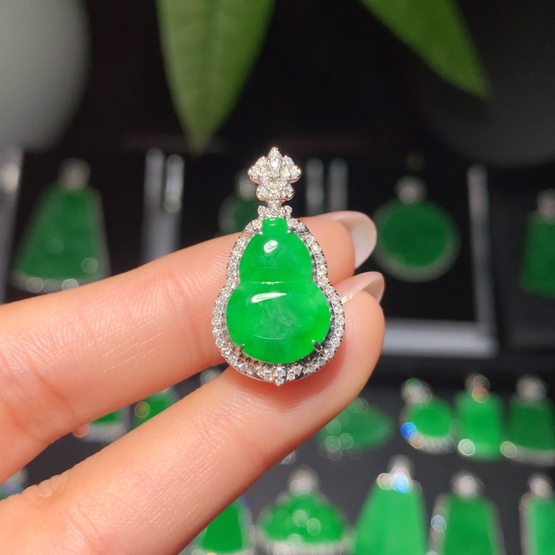 翡翠18K金镶嵌颈饰媛*哦翡翠