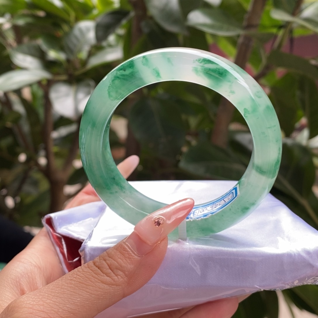 未镶嵌手镯石英岩玉