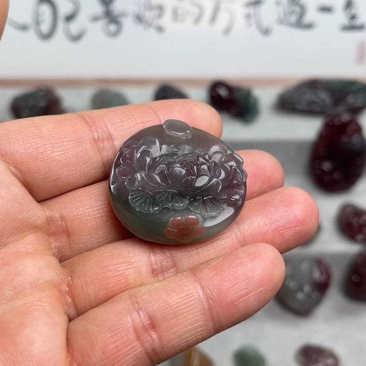 玛瑙/玉髓颈饰未镶嵌余****贵